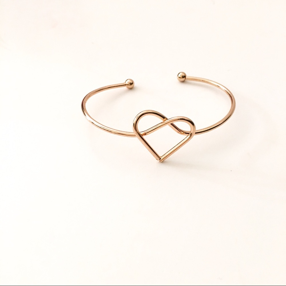 🎉 HP 8.17.18 🎉 Trendy Jewels Gold Heart Bangle